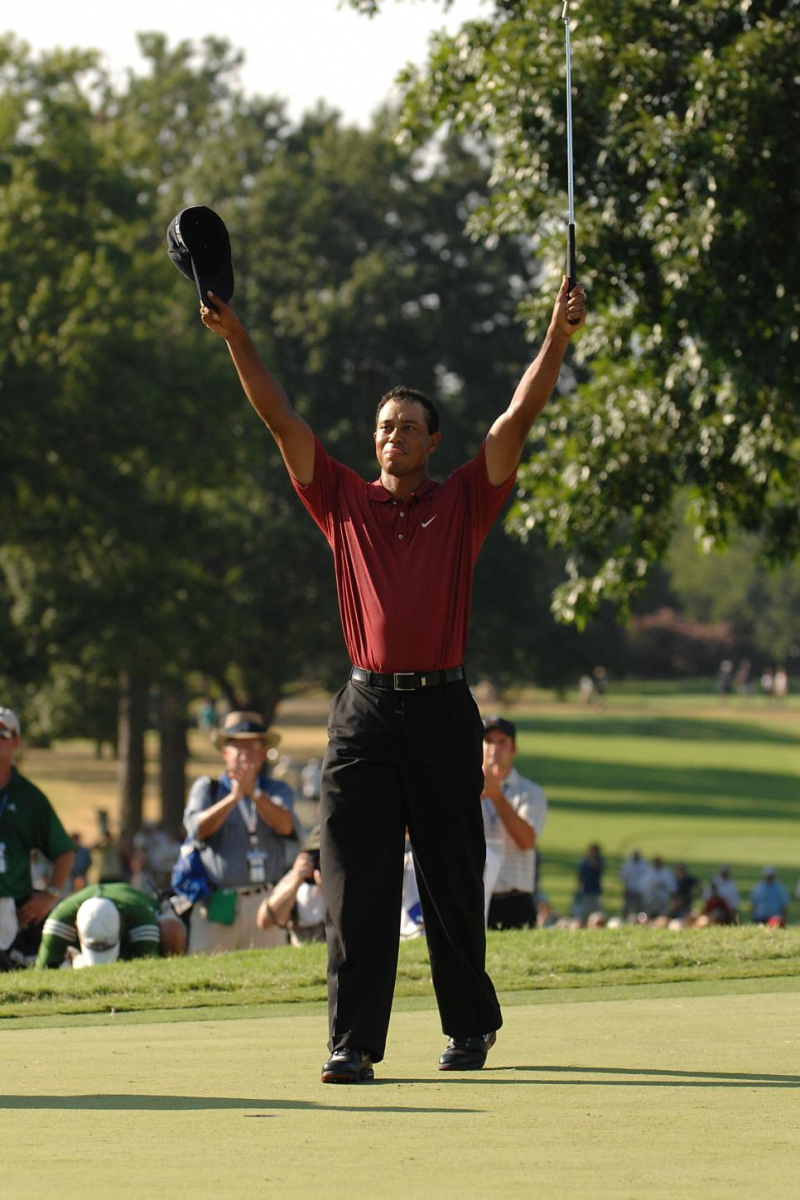 Khoảnh khắc Tiger Woods có cú putt giữ par và thắng PGA Championship 2007 tại Southern Hills Country Club, Oklahoma