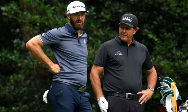 Dustin Johnson và Phil Mickelson là hai trong những người được SGL cam kết trả thù lao hậu hĩnh nếu rời PGA Tour (Ảnh: Getty Images)
