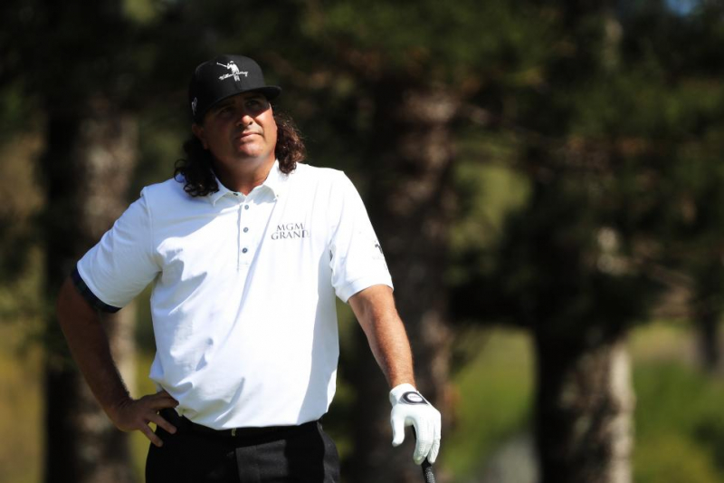 Pat Perez, golfer sở hữu ba danh hiệu Tour rút lui ở vòng hai sau ngày đầu đánh 66 gậy