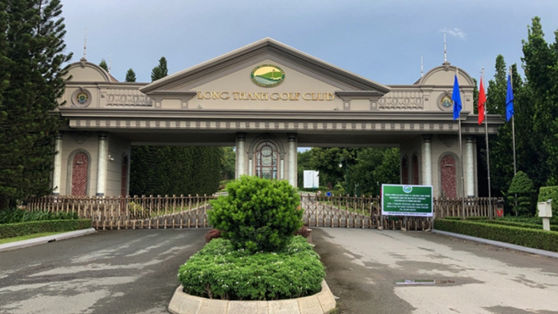 Sân golf Long Thành đã tạm ngừng hoạt động để phòng dịch Covid-19 (Ảnh: Lao Động)
