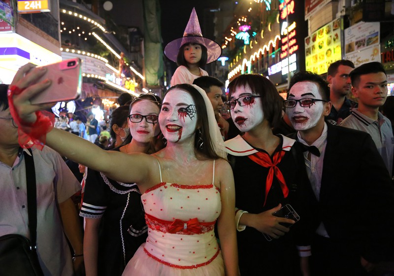 Người Việt hào hứng tham gia lễ hội Halloween