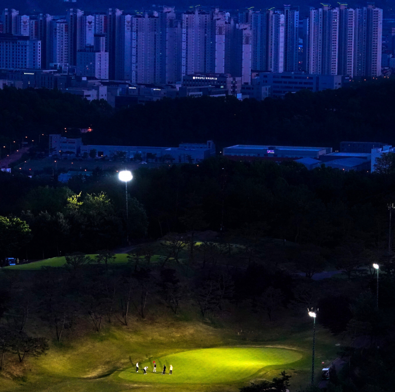 Ngày một nhiều golfer Hàn Quốc chọn đánh golf buổi tối