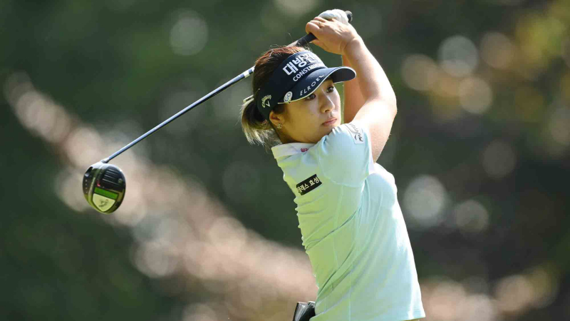 Trước Lee6, LPGA Tour mùa này ghi nhận Lydia Ko là golfer đầu tiên đánh -10 gậy ở một vòng đấu major, tại trận cuối ANA Inspiration