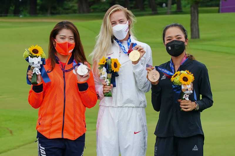 Từ trái qua: Mone Inami - HC bạc, Nelly Korda - HC vàng và Lydia Ko - HC đồng Olympic Tokyo 2020