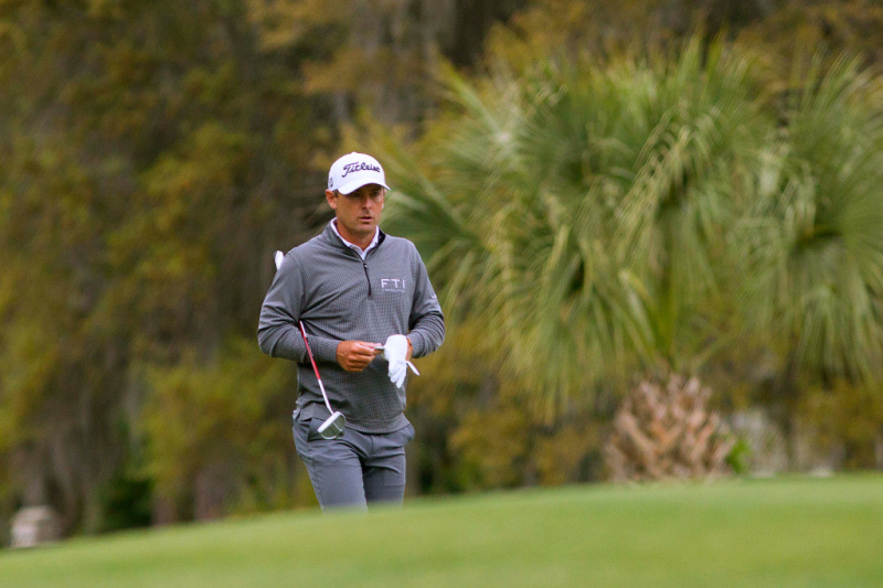 Charles Howell III lên green ở lỗ thứ năm trong vòng đầu tiên của RBC Heritage 2021