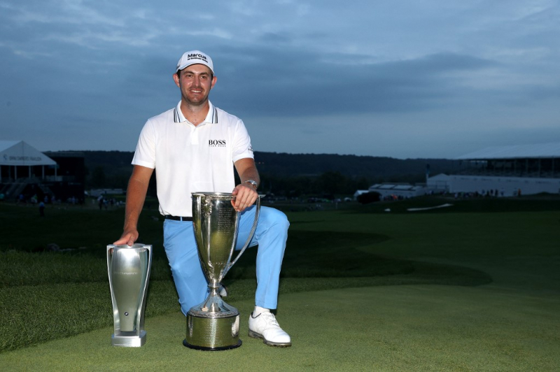 Cantlay bên cúp vô địch BMW Championship