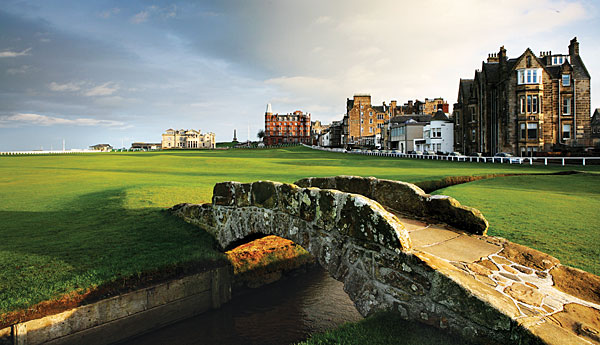 Old Course tại St. Andrews được coi là sân golf lâu đời nhất thế giới
