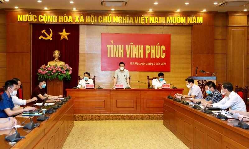 Phó Chủ tịch Thường trực UBND tỉnh phát biểu tại buổi họp báo tối 12/9