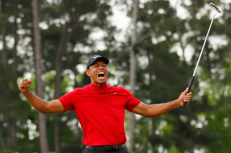 Khoảnh khắc Woods mừng chức vô địch The Masters 2019 trong trang phục của Nike