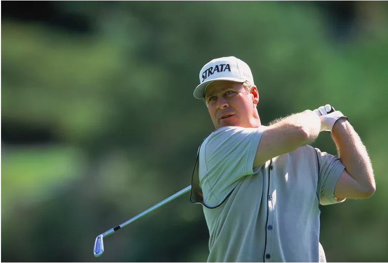 Hal Sutton cùng có 10 Hole in One như Robert Allenby ở PGA Tour