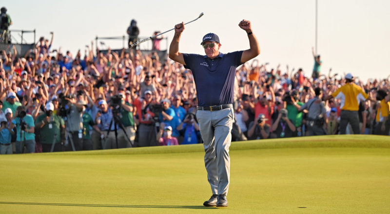 Chiến thắng lịch sử tại PGA Championship đưa Phil Mickelson thành nhà vô địch major cao tuổi nhất của môn golf