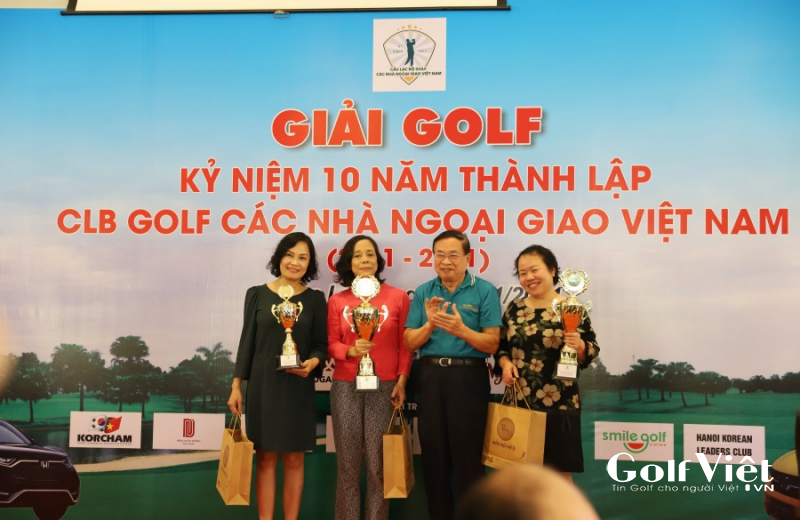 Golfer-Nguyen-Quy-Binh-vo-dich-giai-10-nam-thanh-lap-CLB-Golf-cac-nha-ngoai-giao-Viet-Nam3