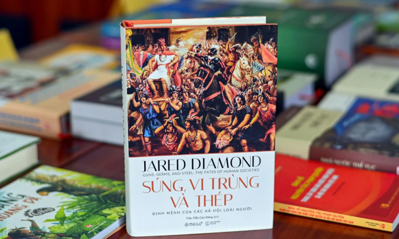 Tác phẩm “Súng, vi trùng và thép - Định mệnh của các xã hội loài người” (Tác giả Jared Diamond, người dịch: Trần Tiễn Cao Đăng, NXB Thế Giới)