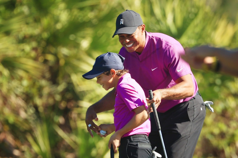 Tiger Woods và Charlie Woods dự PNC Championship tại Ritz-Carlton Golf Club Orlando hồi tháng 12 năm 2020. (Ảnh của Mike Ehrmann / Getty Images)