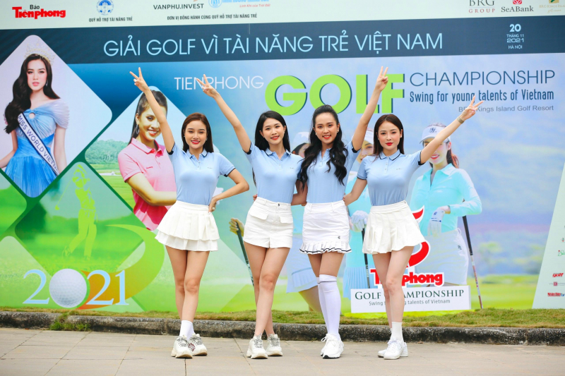 Các người đẹp của Hoa hậu Việt Nam: Ngô Diệu Ngân, Nguỵ Ngọc Hoa, Lan Anh và Ngọc Ánh