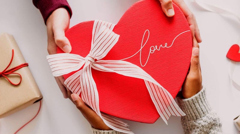 Valentine Day's là dịp để các đôi tình nhân thể hiện bày tỏ tình cảm cho nhau bằng món quà lãng mãn, những lời chúc ngọt ngào