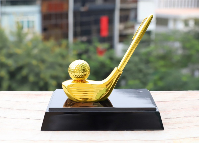 Đây là một trong những mẫu quà tặng Golf do Golden Gift Việt Nam chế tác cho các giải golf lớn