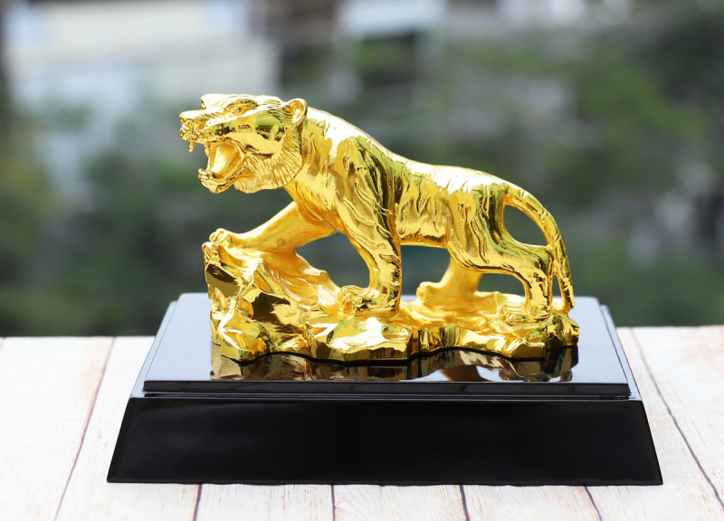 Tượng hổ do Golden Gift Việt Nam chế tác được mạ vàng thật bằng phương pháp điện phân có giá bán từ 4- 8 triệu đồng