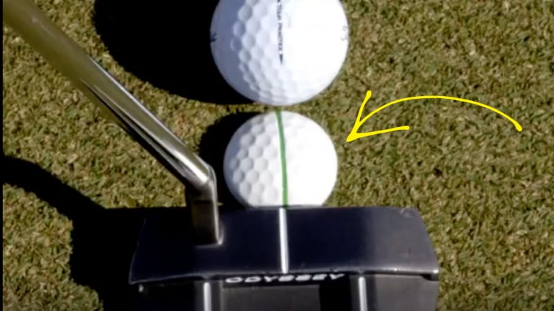 Vật đánh dấu bóng từ hãng phụ kiện On Point có thiết kế như quả bóng golf có kẻ sẵn đường line