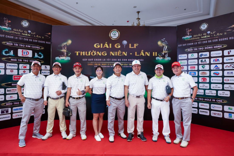 Các golfer dự giải golf thường niên lần 2 của CLB Golf Quảng Ngãi (ảnh: Cafeauto)