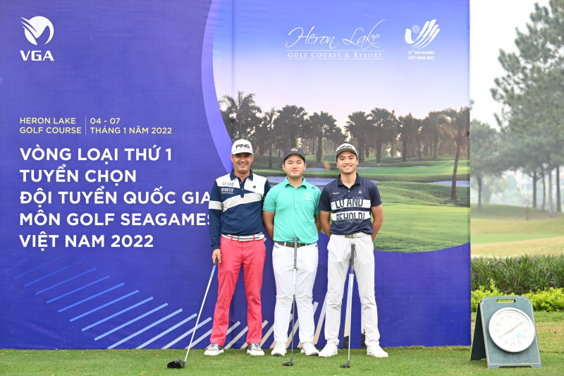 Từ trái qua: Đoàn Văn Nam, Nguyễn Anh Minh và Nguyễn Quang Trí tại vòng loại thứ nhất chọn tuyển golf quốc gia tranh SEA Games 31 đang diễn ra trên sân Heron Lakes (ảnh: Quang Thắng)