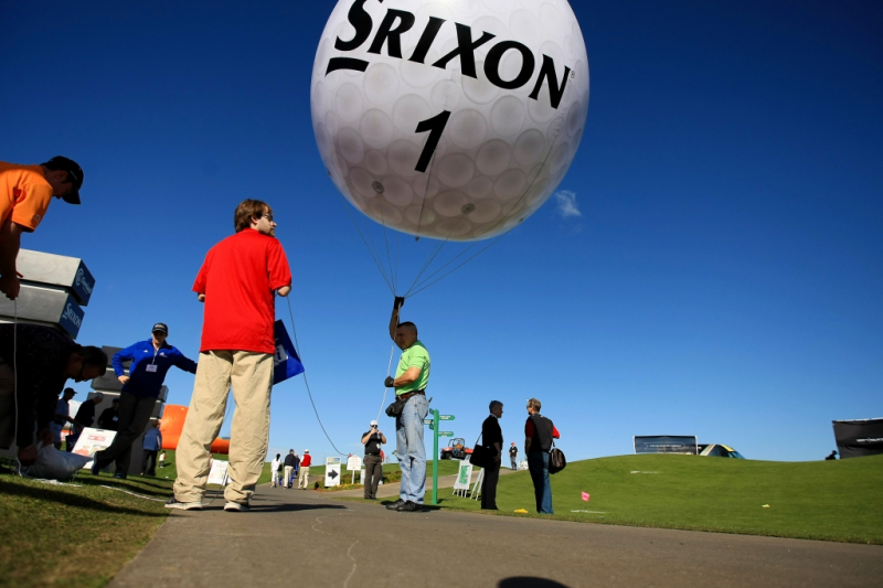 Một khinh khí cầu bóng golf Srixon tại PGA Show Demo Day ở Orange County National năm 2016.