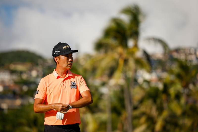 Kevin Na tại green thứ 14 trong vòng đầu tiên của giải Sony Open diễn ra tại Waialae Country Club vào ngày 13 tháng 1 năm 2022. (Ảnh: Cliff Hawkins / Getty Images)