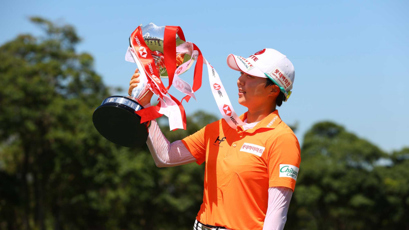 Kim Hyo Joo nâng cúp HSBC Women's World Championship 2021