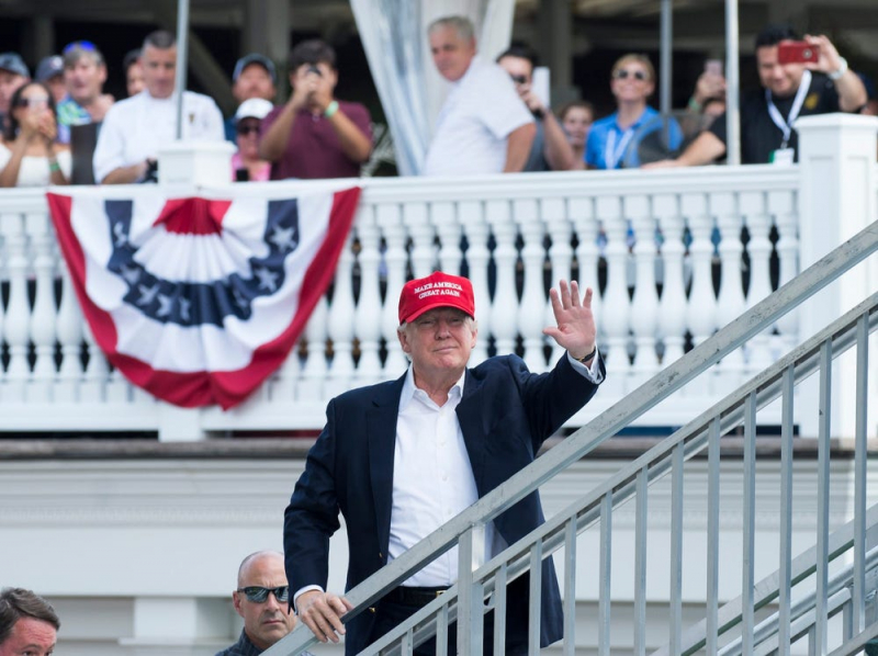 Trump khi tại vị Tổng thống Mỹ dự US Women's Open kỳ thứ 72, tháng 7/2017 trên sân Trump National Golf Club ở Bedminster, New Jersey
