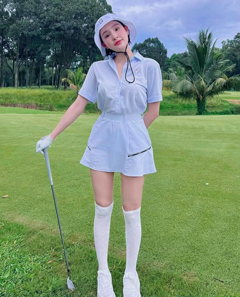 Thoi-trang-tren-san-golf-cua-Hien-Ho1