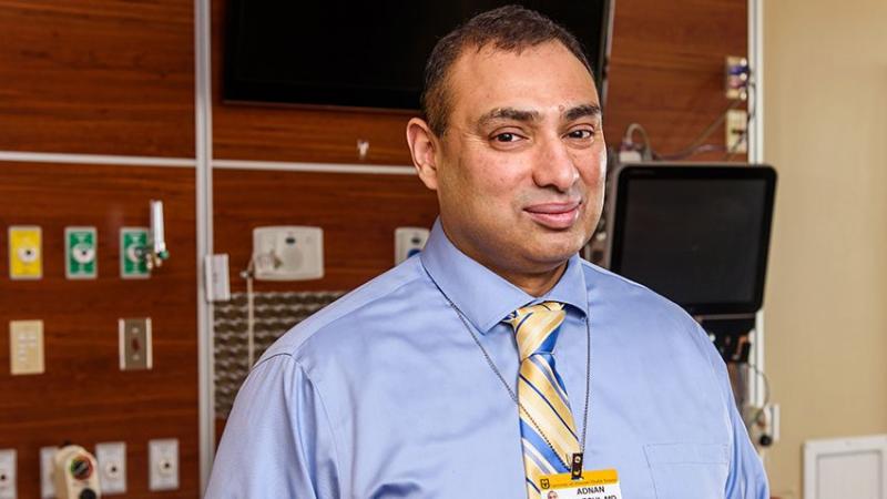 Tiến sĩ Adnan Qureshi - một nhà thần kinh học tại Đại học Missouri ở Columbia
