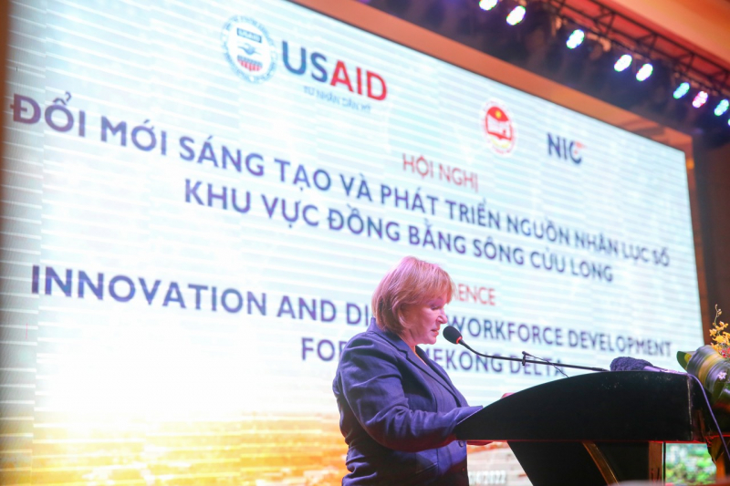 Giám đốc USAID Việt Nam Ann Marie Yastishock phát biểu tại sự kiện.