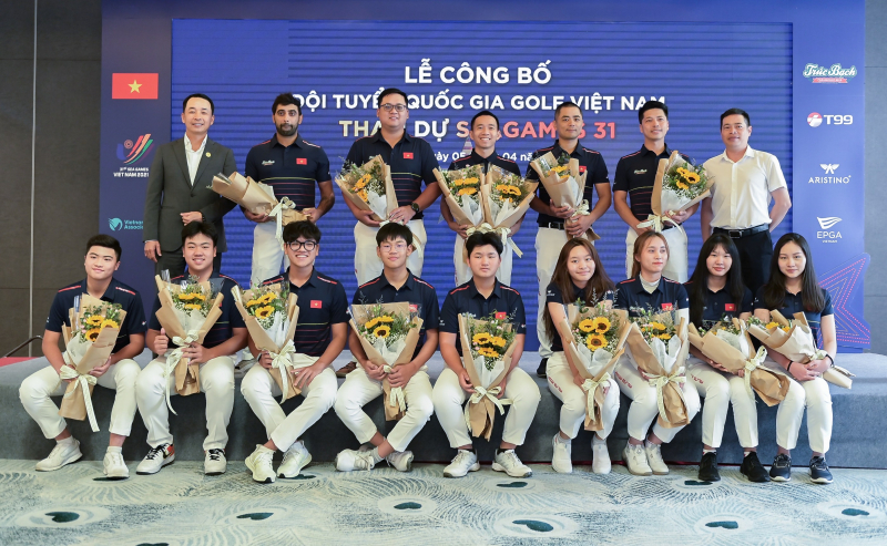 Các tuyển thủ và ban huấn luyện của đội tuyển golf Việt Nam dự SEA Games 31