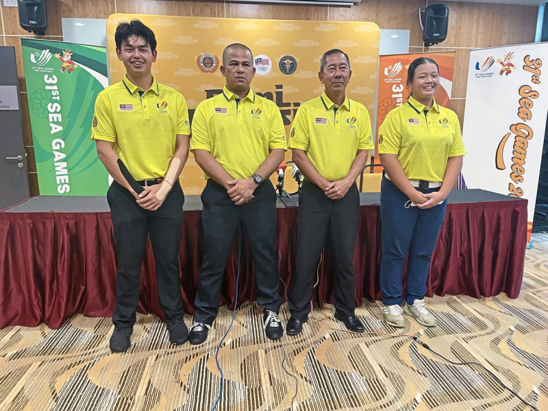 Từ trái qua: Ervin Chang, bộ đôi huấn luyện viên tuyển golf Malaysia Shairul Erwin và Teoh Piek Kee, Ng Jing Xuen