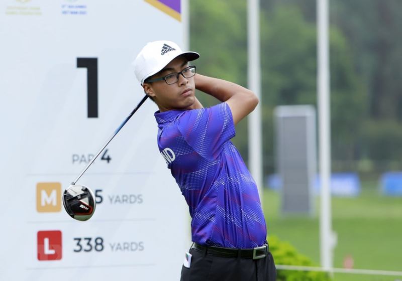 Sau khi thi đấu tại 18 hố golf ,VĐV Weerawish Narkprachar (Thái Lan) đang tạm thời đứng đầu bảng xếp hạng tại vòng 1 cá nhân nam.