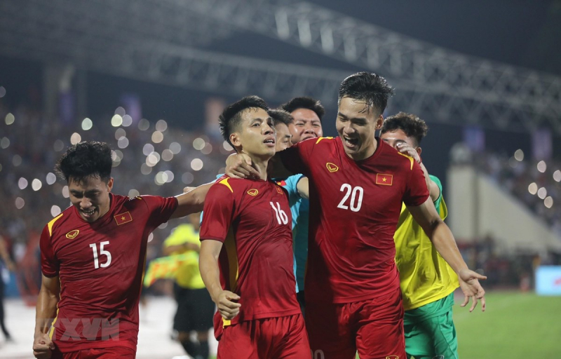 Pha ghi bàn giữa hiệp hai của Đỗ Hùng Dũng giúp Việt Nam đánh bại Myanmar 1-0 (ảnh: TTXVN)