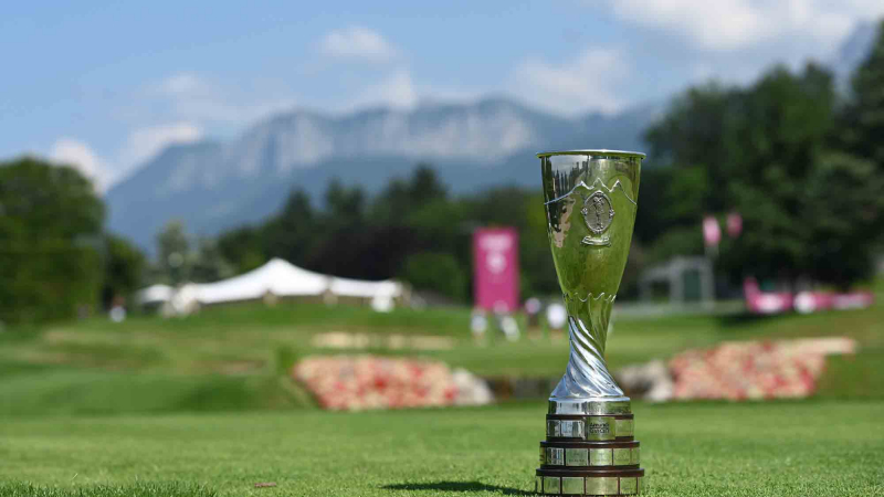 Chiếc cúp được trao cho nhà vô địch Evian Championship