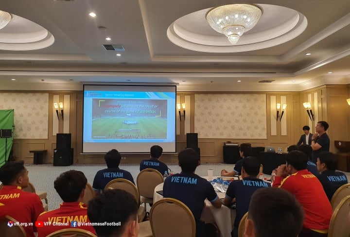 U23 Việt Nam trong buổi gặp gỡ và phổ biến quy định chung trước thềm VCK U23 châu Á 2022 (Ảnh: VFF)