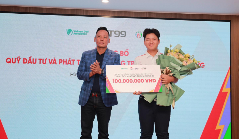 Cá nhân Anh Minh được tài trợ thêm 100 triệu đồng với những thành tích truyền cảm hứng cho rất nhiều tay golf trẻ khác (ảnh: VGA)