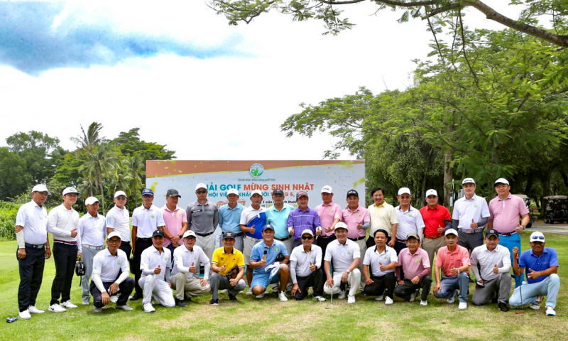 Giải golf “Mừng sinh nhật hội viên, khách mời tháng 5,6,7” do Global Friends Golf Club tổ chức đã chính thức khởi tranh trên sân golf Sông Bé với sự tham gia của 144 golfer.