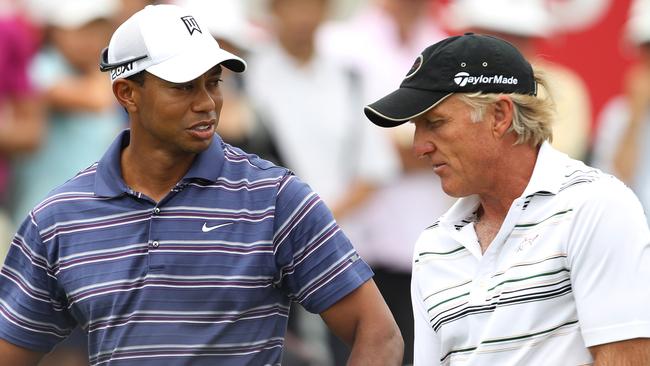 Tiger Woods và Greg Norman