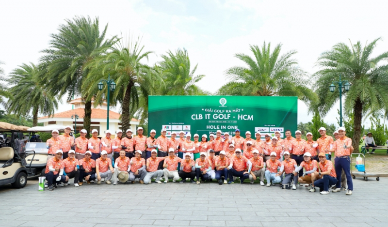 Các thành viên CLB IT Golf - HCM tại giải ra mắt câu lạc bộ hôm 17/7