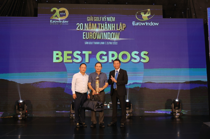 Golfer Nguyễn Đăng Nghĩa nhận giải Best Gross