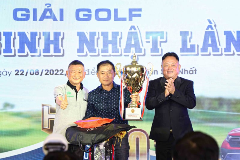 Golfer Andrew Hùng thắng giải golf mừng sinh nhật lần thứ 4 của CLB Golf Hà Nội - Sài Gòn.