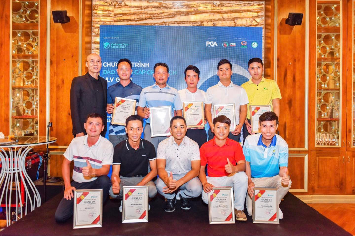 12 HLV dự khoá 4 đủ điều kiện lấy chứng chỉ HLV golf cấp độ 1 của Hiệp hội golf Việt Nam