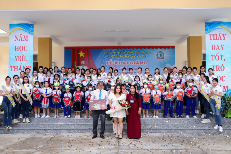 Top 40 thí sinh đã đến tham dự Lễ khai giảng năm học mới vào sáng ngày 5/9.