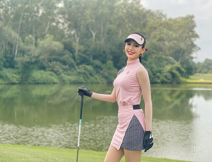 Thời trang sân golf đa dạng và đa sắc màu của Thanh Tú