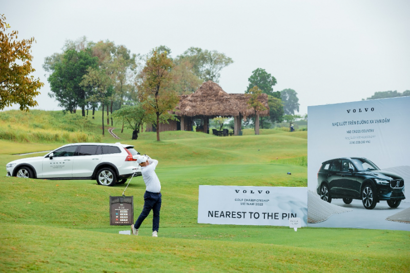 Những chiếc xe Volvo đẳng cấp là giải thưởng mà Volvo Car Vietnam dành tặng cho golfer đạt giải Hole-in-One.
