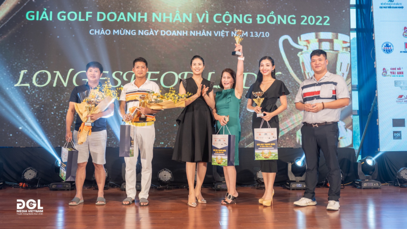 Hoa hậu Ngọc Hân trao giải Longest for Lady