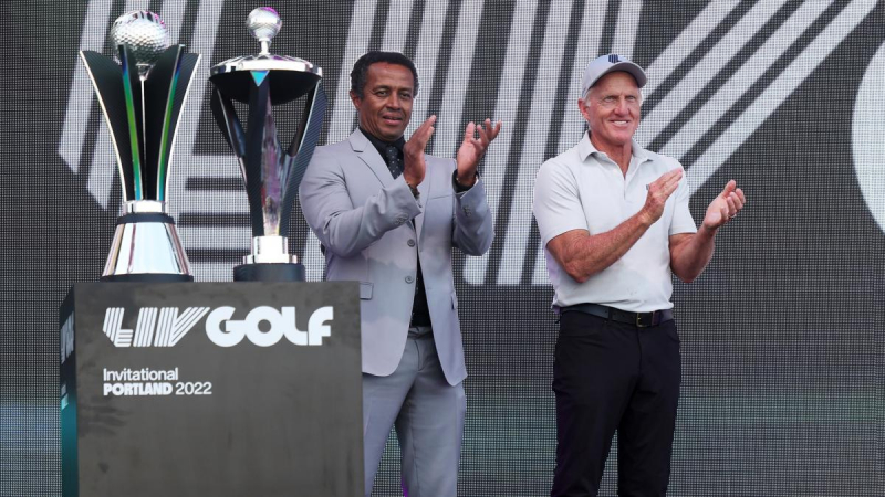 CEO Golf Saudi Majed Al Sorour và nhà sáng lập kiêm CEO LIV Golf Investments Greg Norman